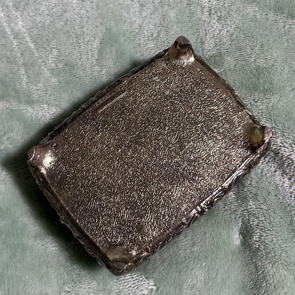 1950’s Japan Colonial Revival Embossed Silver Plate Jewelry Box - Picture 14 of 15